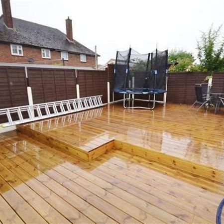 South Ockendon Fabulous 3 Bedroom House , Sleeps Up To 5-7 Guest. מראה חיצוני תמונה