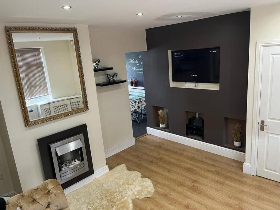 South Ockendon Fabulous 3 Bedroom House , Sleeps Up To 5-7 Guest. מראה חיצוני תמונה
